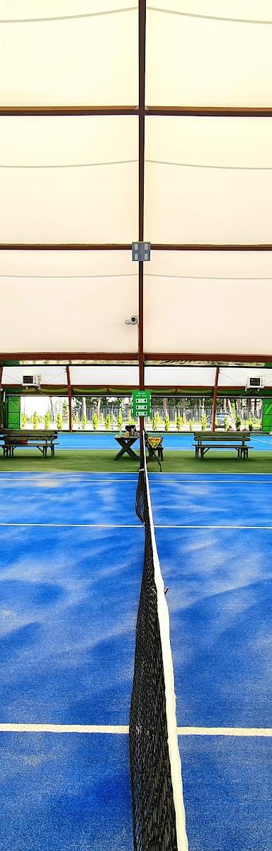 Otwocka Akademia Tenisa PrestigeCourt — kort Padel w Otwocku