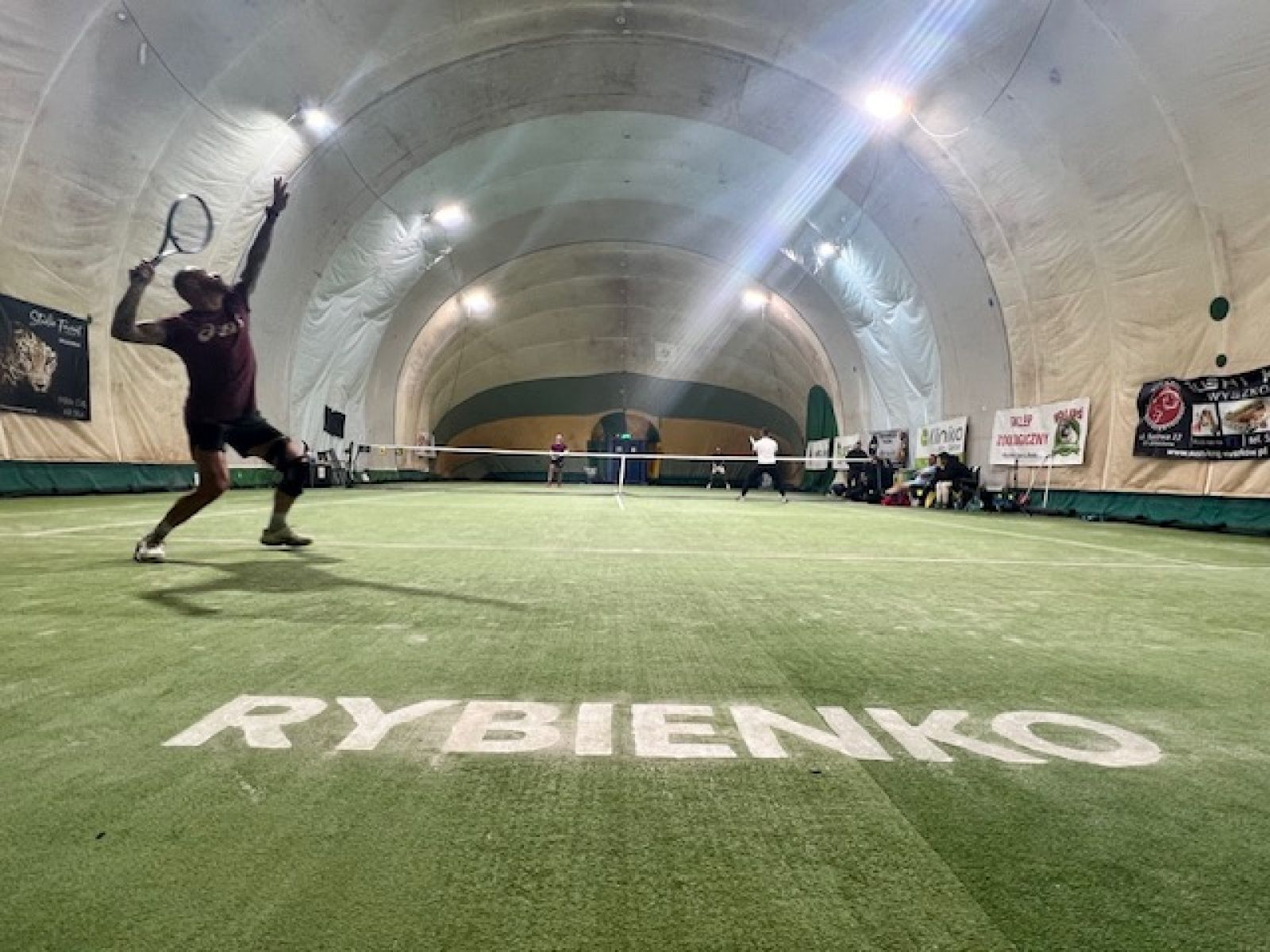 Tenis w Rybienku Leśnym — zdjęcie kortu