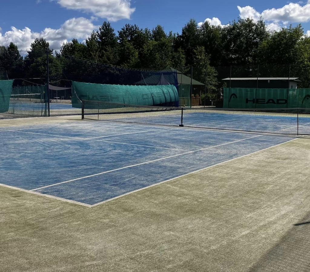 Tennis Klub Ósemka — kort Tenis w Pomyków