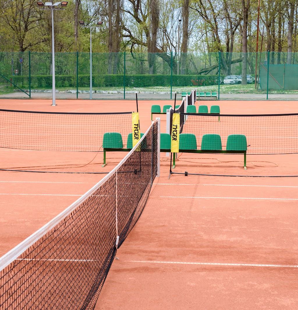 Korty przy Jeziorze Kortowskim UWM — kort Tenis w Olsztynie