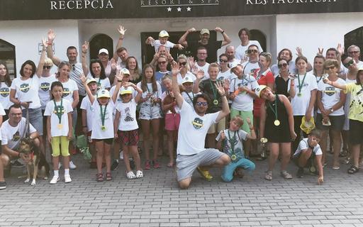 Rodzinny obóz tenisowy na Mazurach — lipiec 2026